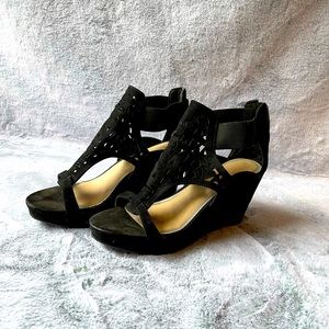 Maurice’s Black Wedge Sandal Size 8.5